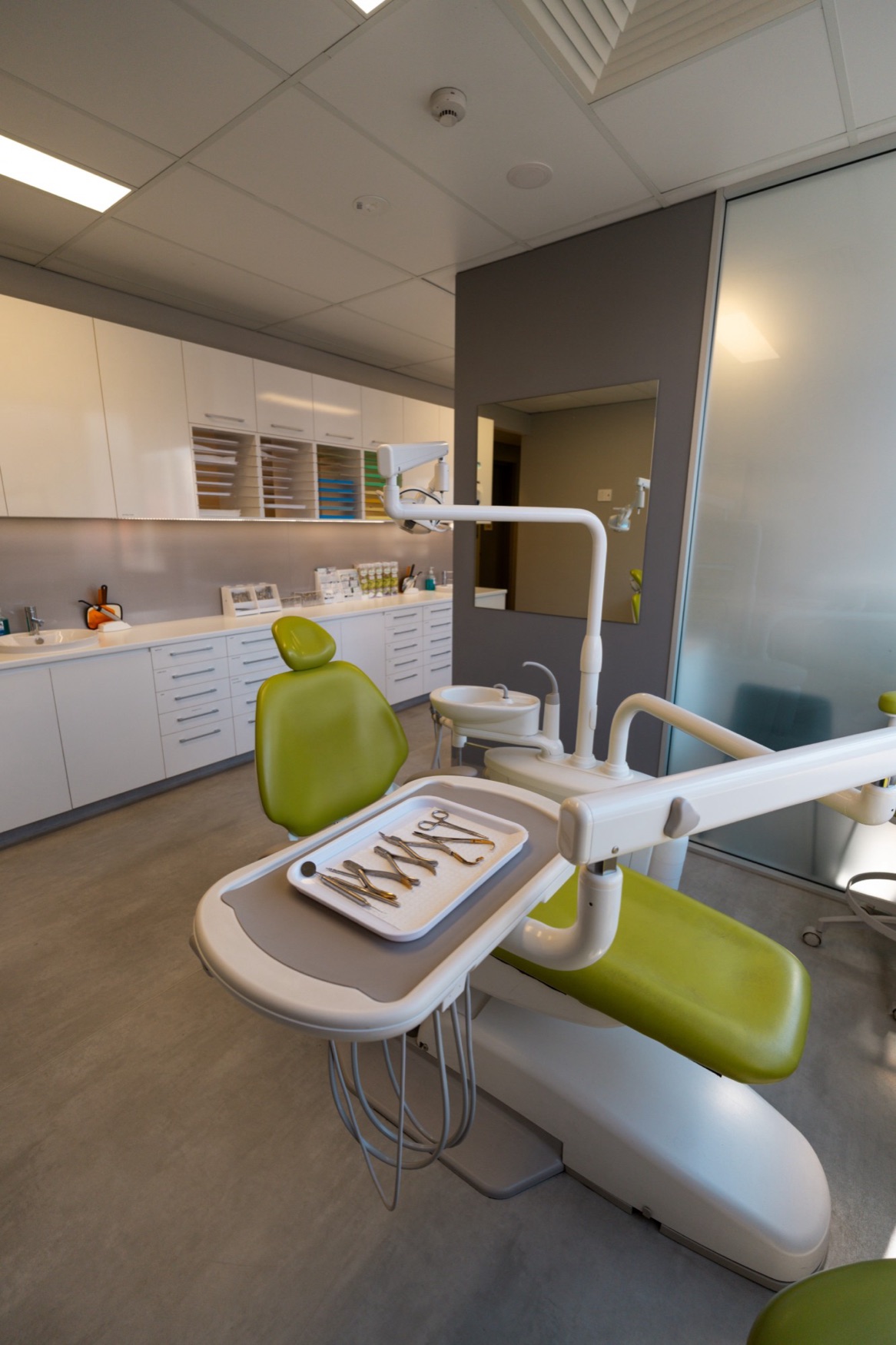 Treatment room with a dental chair and instrument tray